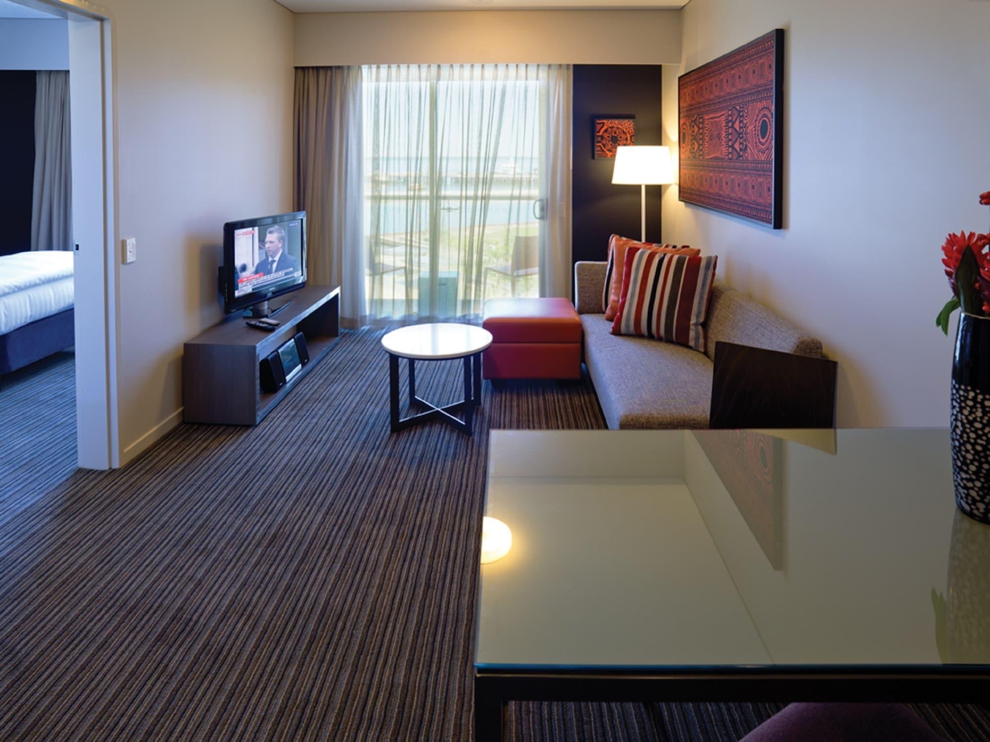 Adina Waterfront 4*