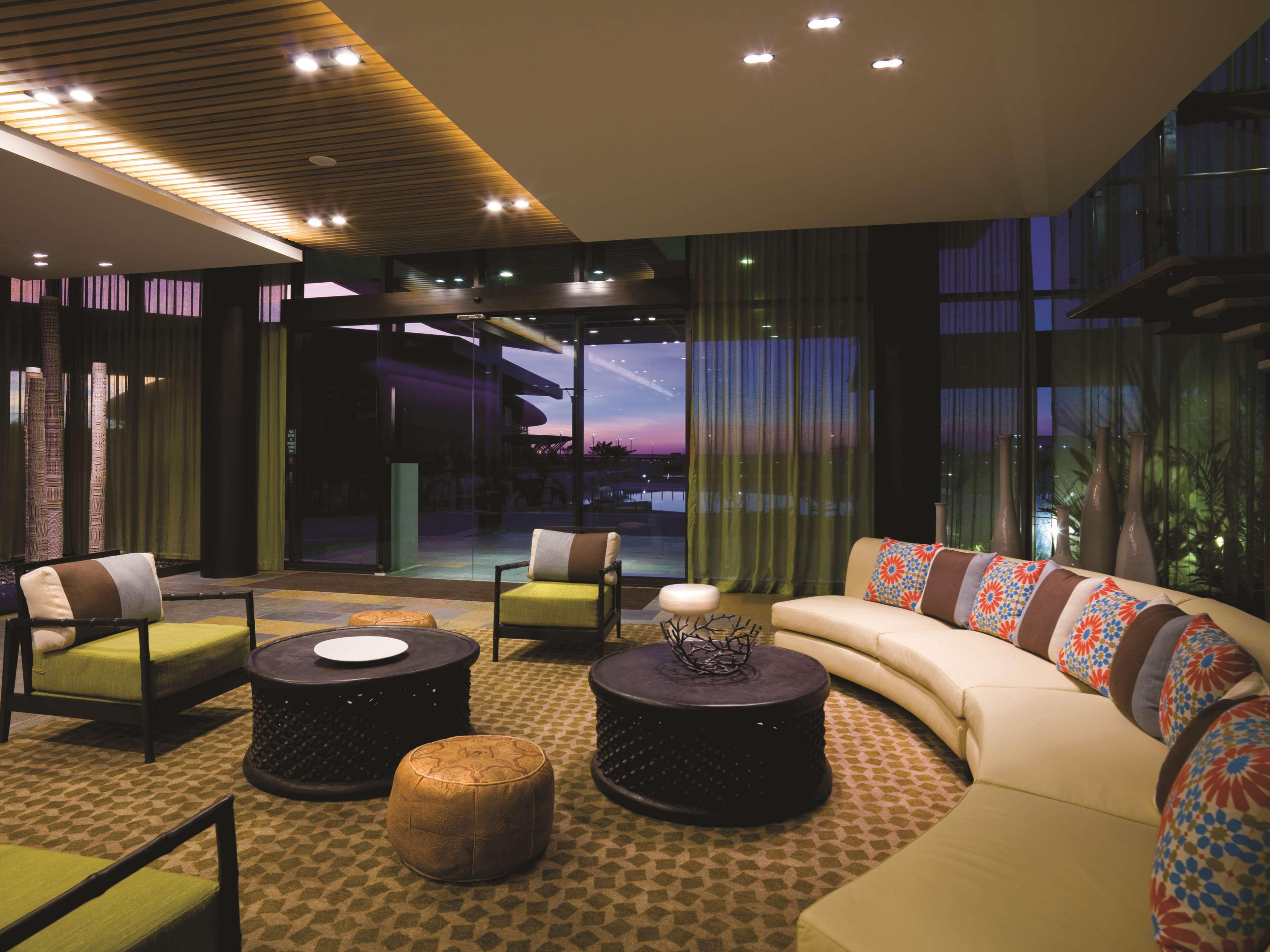 Adina Waterfront Aparthotel 4*