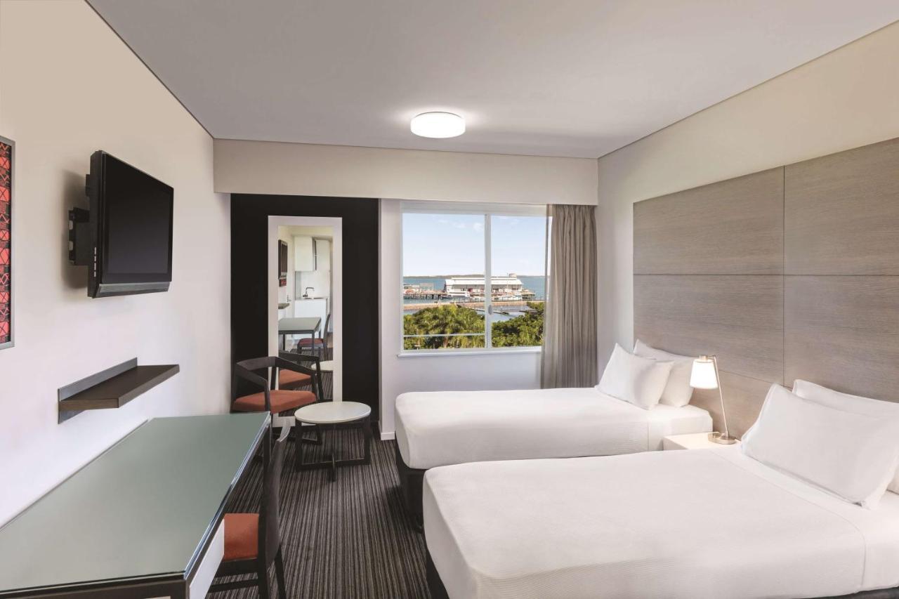 Adina Waterfront 4*