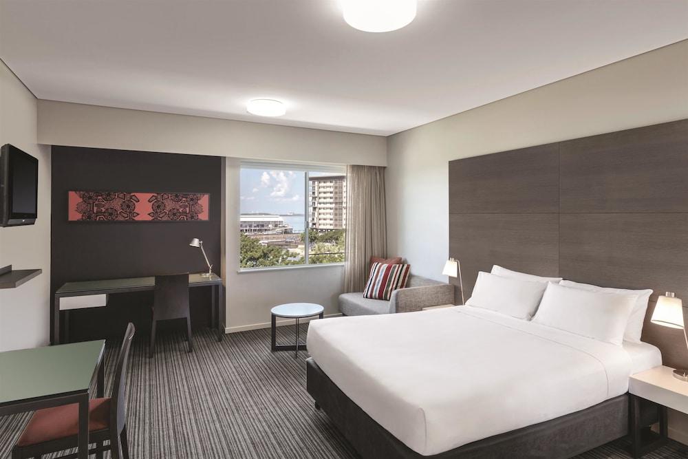 Aparthotel Adina Waterfront 4*