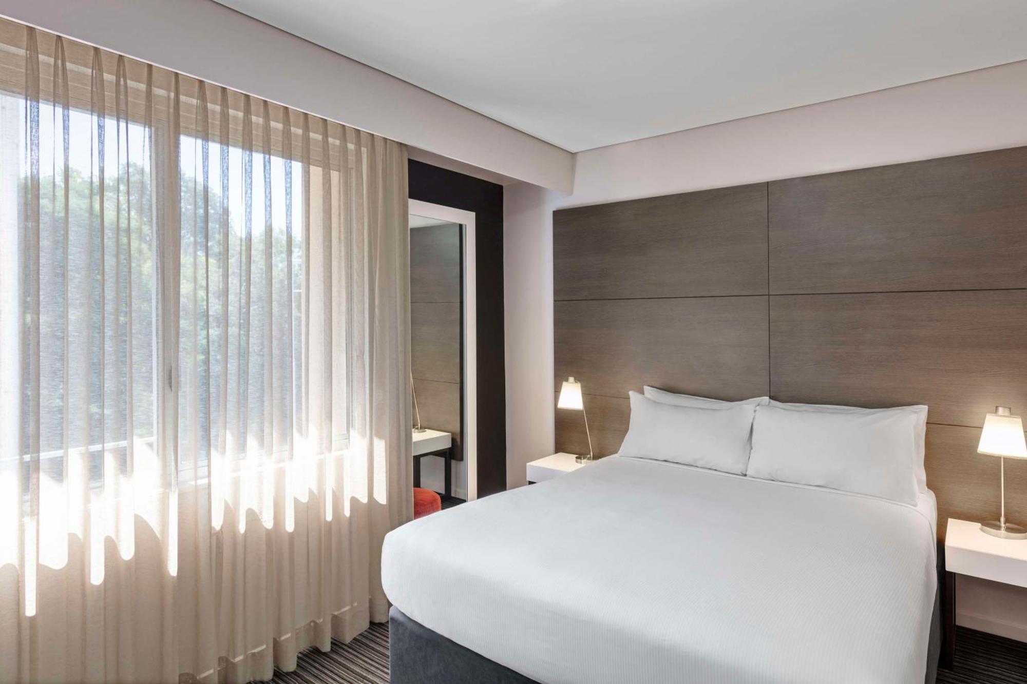 Adina Waterfront Aparthotel
