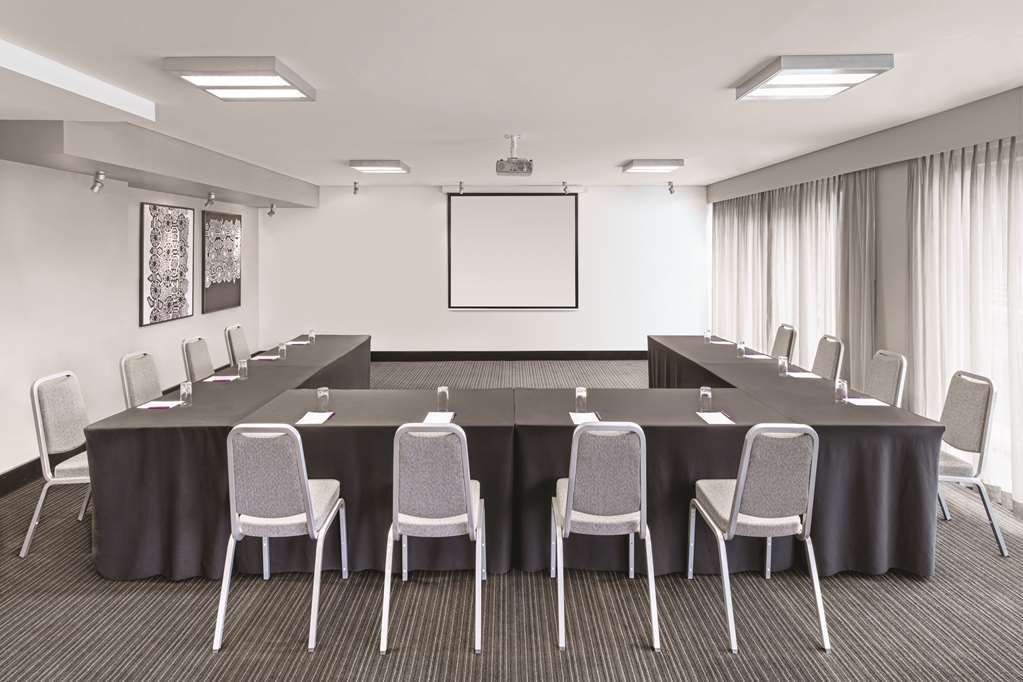 Aparthotel Adina Waterfront 4*