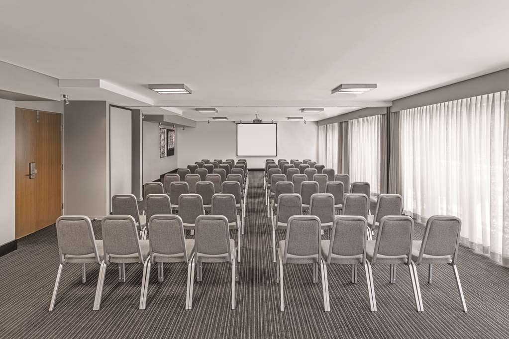 Adina Waterfront Aparthotel Darwin